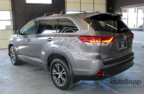 2018 Toyota Highlander Le из США, поврежденный, VIN 5TDBZRFH6JS817777